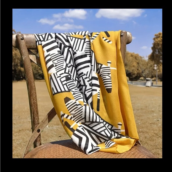 Women’s Yellow and Black Geometric Pattern Scarf NWT - Picture 6 of 6